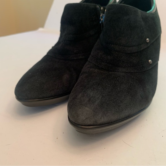 Aquatalia Made in Italy Water Resistant Blue Suede Booties - Picture 4 of 13
